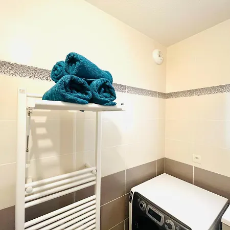 Apartment *le Golden Blue* Magnifique T3 A 5min Du Centre Avec Parking Gratuit *