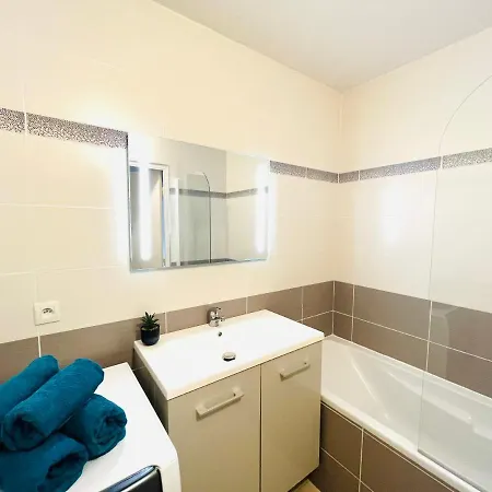 *le Golden Blue* Magnifique T3 A 5min Du Centre Avec Parking Gratuit Apartment